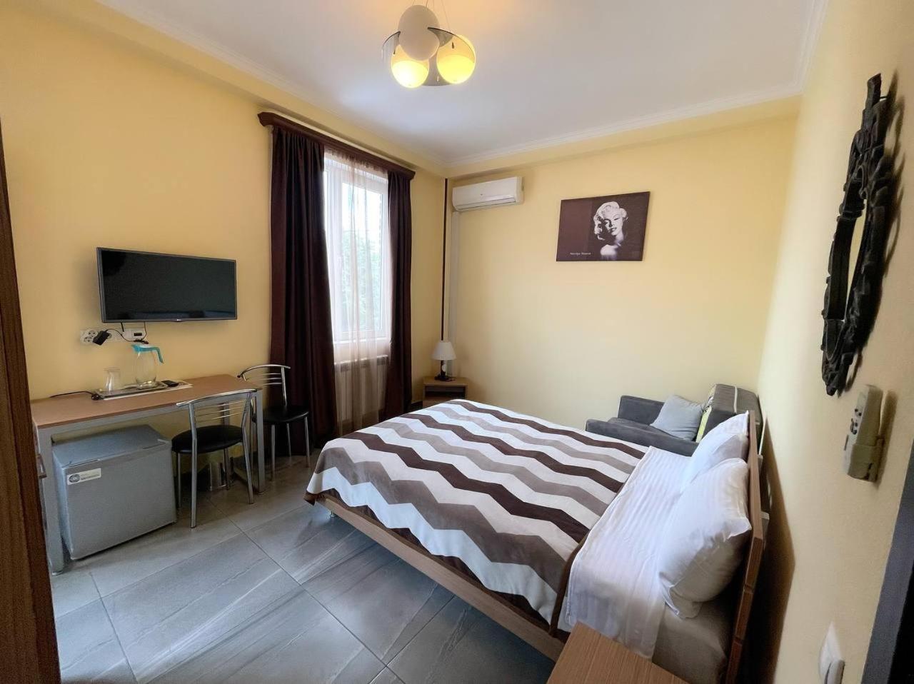Gs Hotel Tbiliszi Szoba fotó